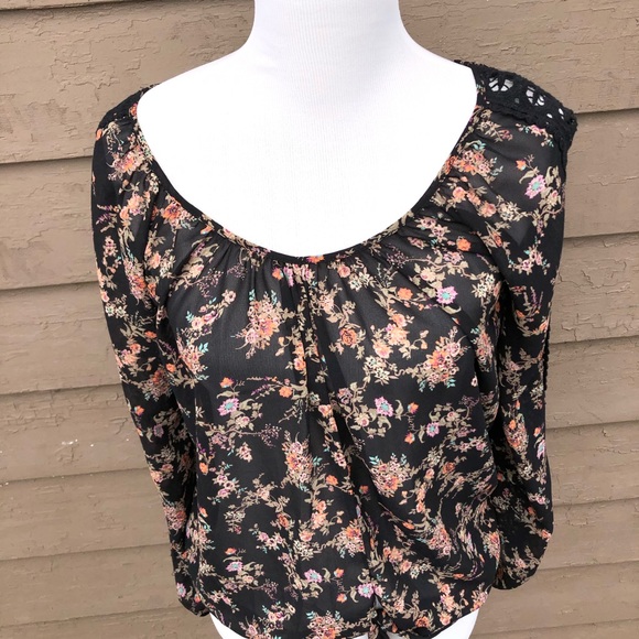 ☀️☀️☀️ 4/$20 American Rag floral boho top! - Picture 2 of 8